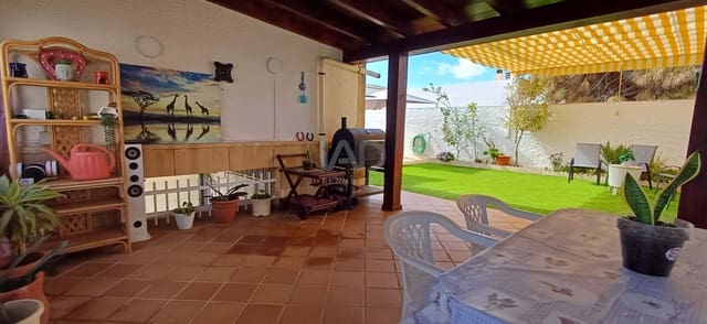 5 sypialnia Willa na sprzedaż w La Manga del Mar Menor z basenem garażem - 599 000 € (Ref: 9990107)