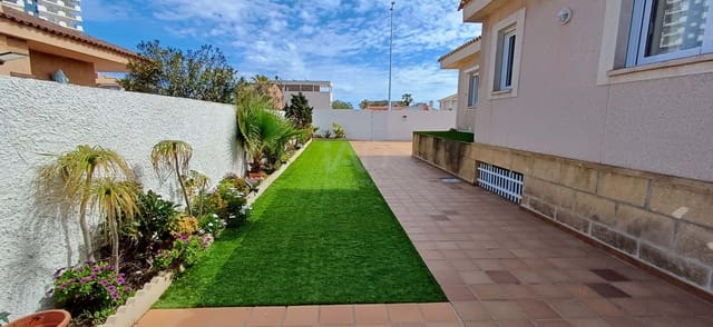 5 sypialnia Willa na sprzedaż w La Manga del Mar Menor z basenem garażem - 599 000 € (Ref: 9990107)