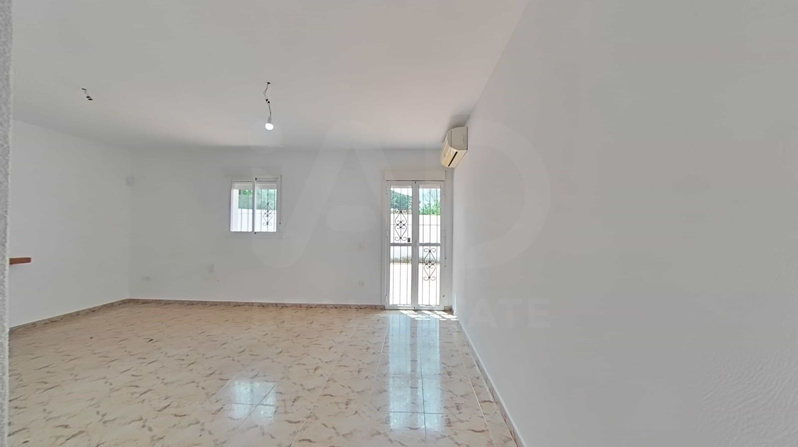 3 Zimmer Haus zu verkaufen in Cadiz Stadt mit Pool - 270.000 € (Ref: 9990109)