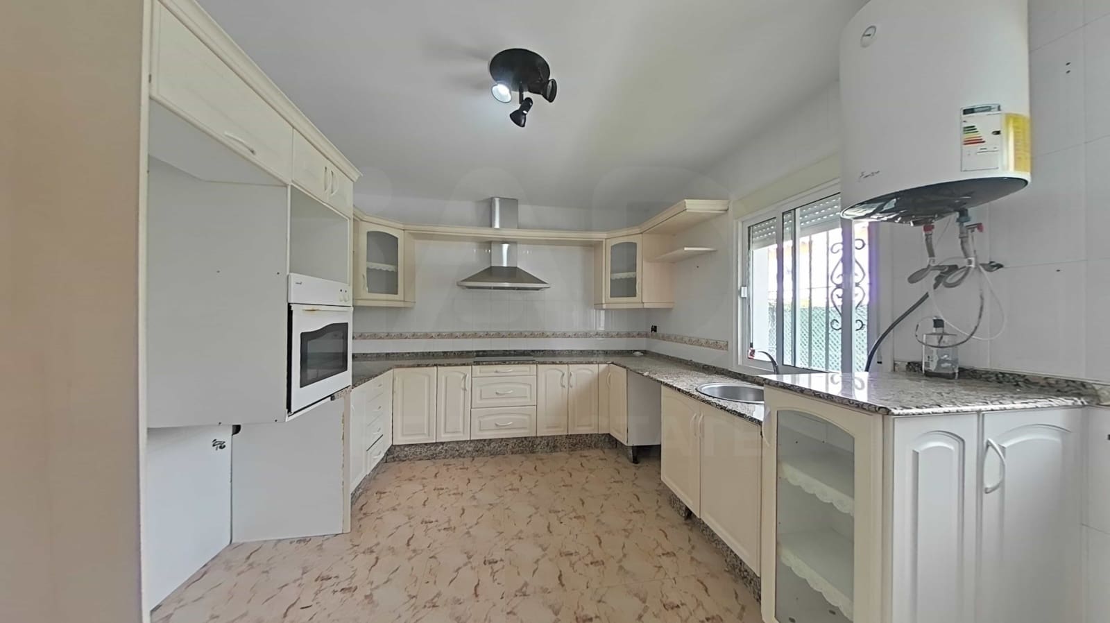 3 Zimmer Haus zu verkaufen in Cadiz Stadt mit Pool - 270.000 € (Ref: 9990109)