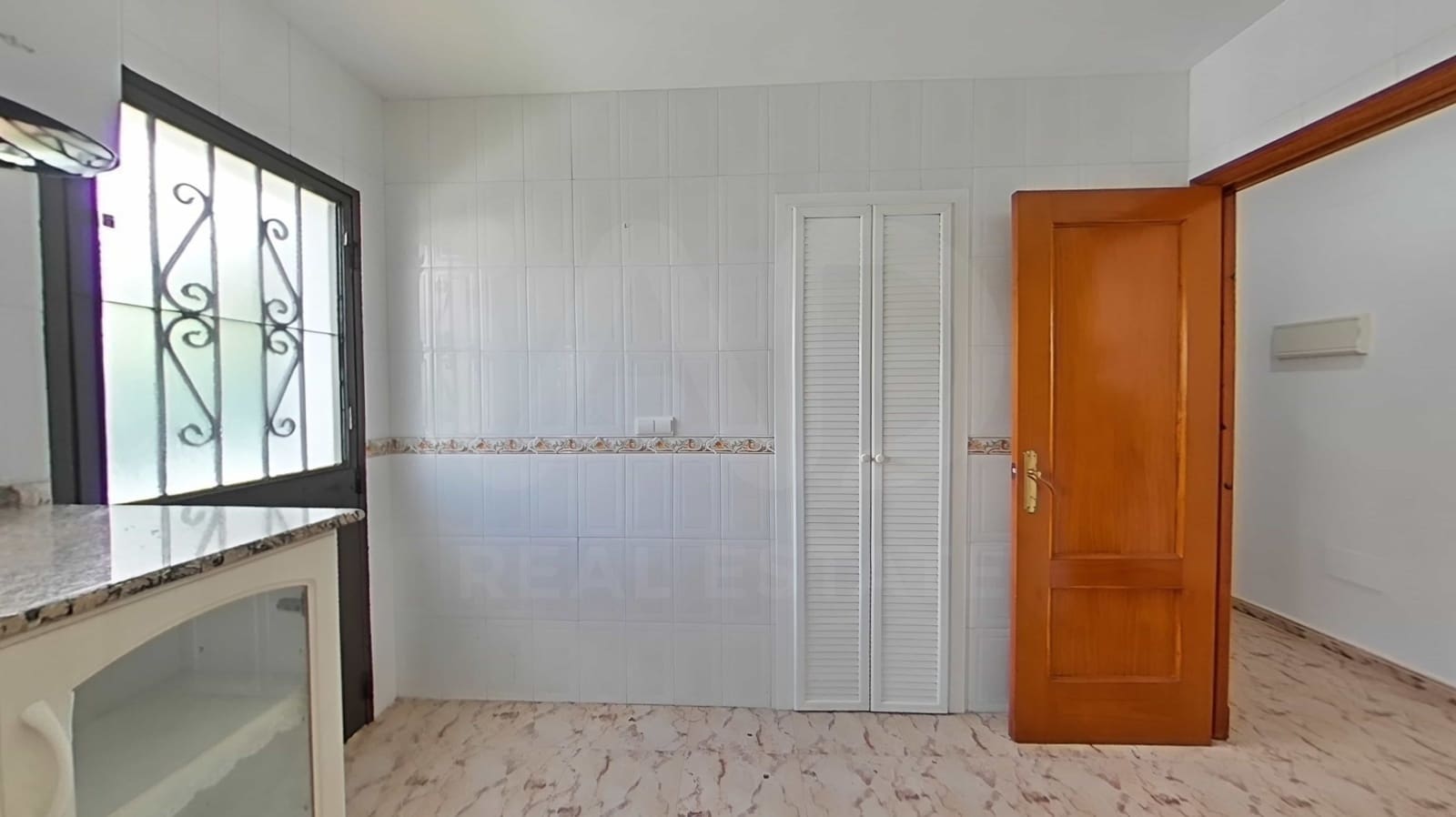 3 Zimmer Haus zu verkaufen in Cadiz Stadt mit Pool - 270.000 € (Ref: 9990109)