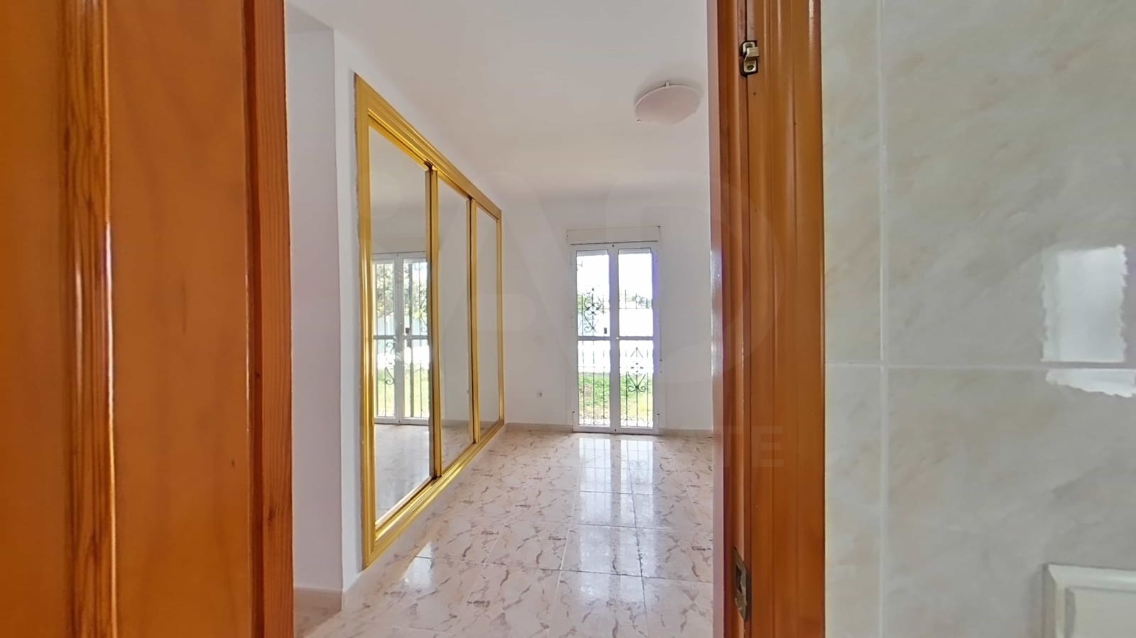 3 Zimmer Haus zu verkaufen in Cadiz Stadt mit Pool - 270.000 € (Ref: 9990109)