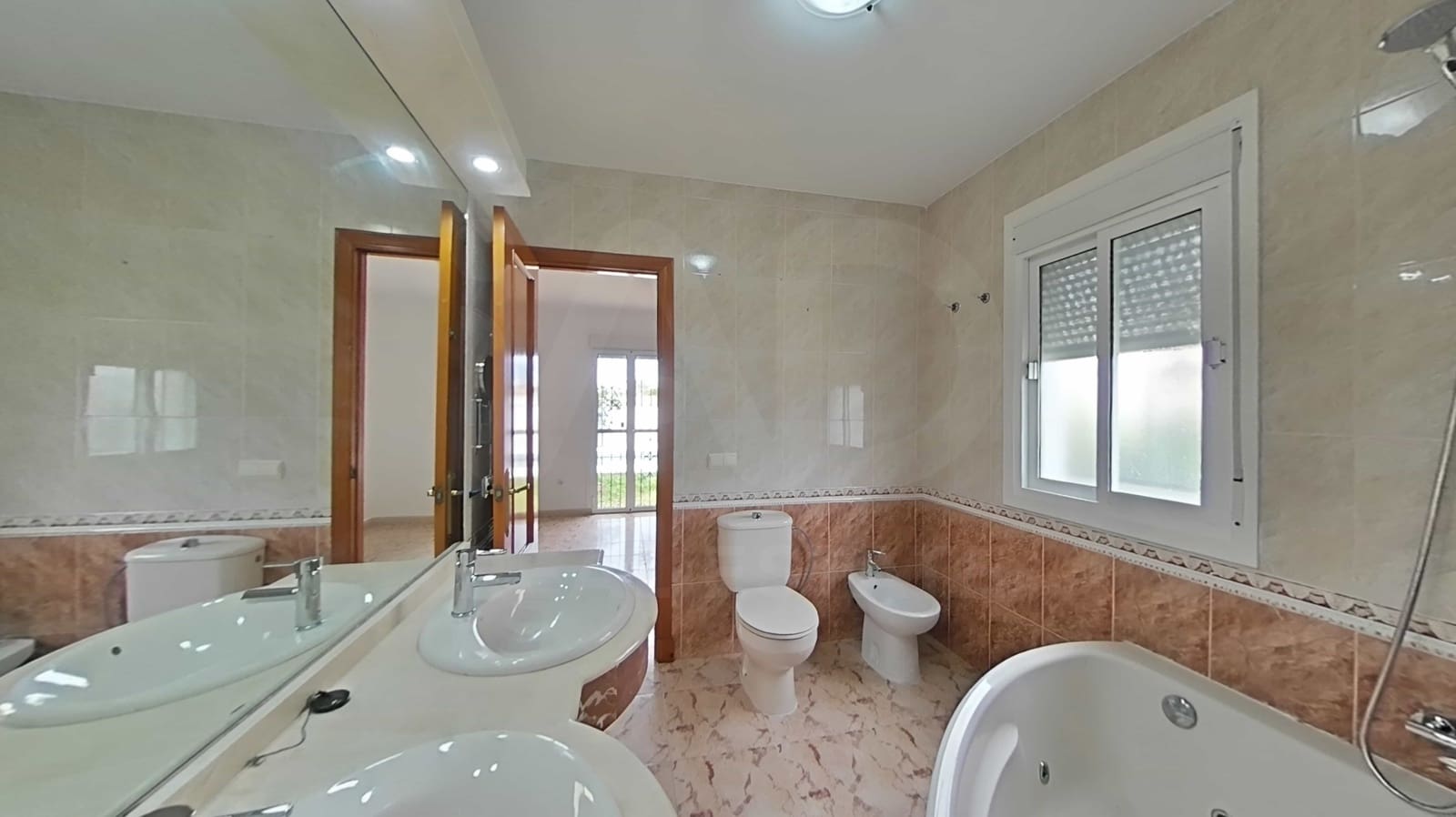 3 Zimmer Haus zu verkaufen in Cadiz Stadt mit Pool - 270.000 € (Ref: 9990109)
