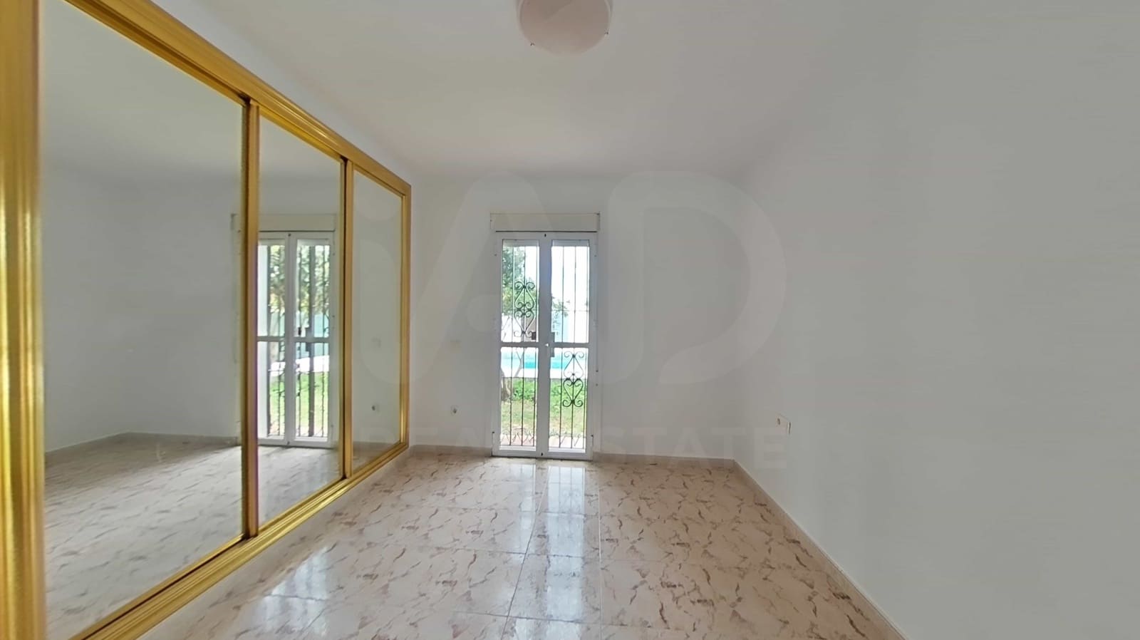 3 Zimmer Haus zu verkaufen in Cadiz Stadt mit Pool - 270.000 € (Ref: 9990109)