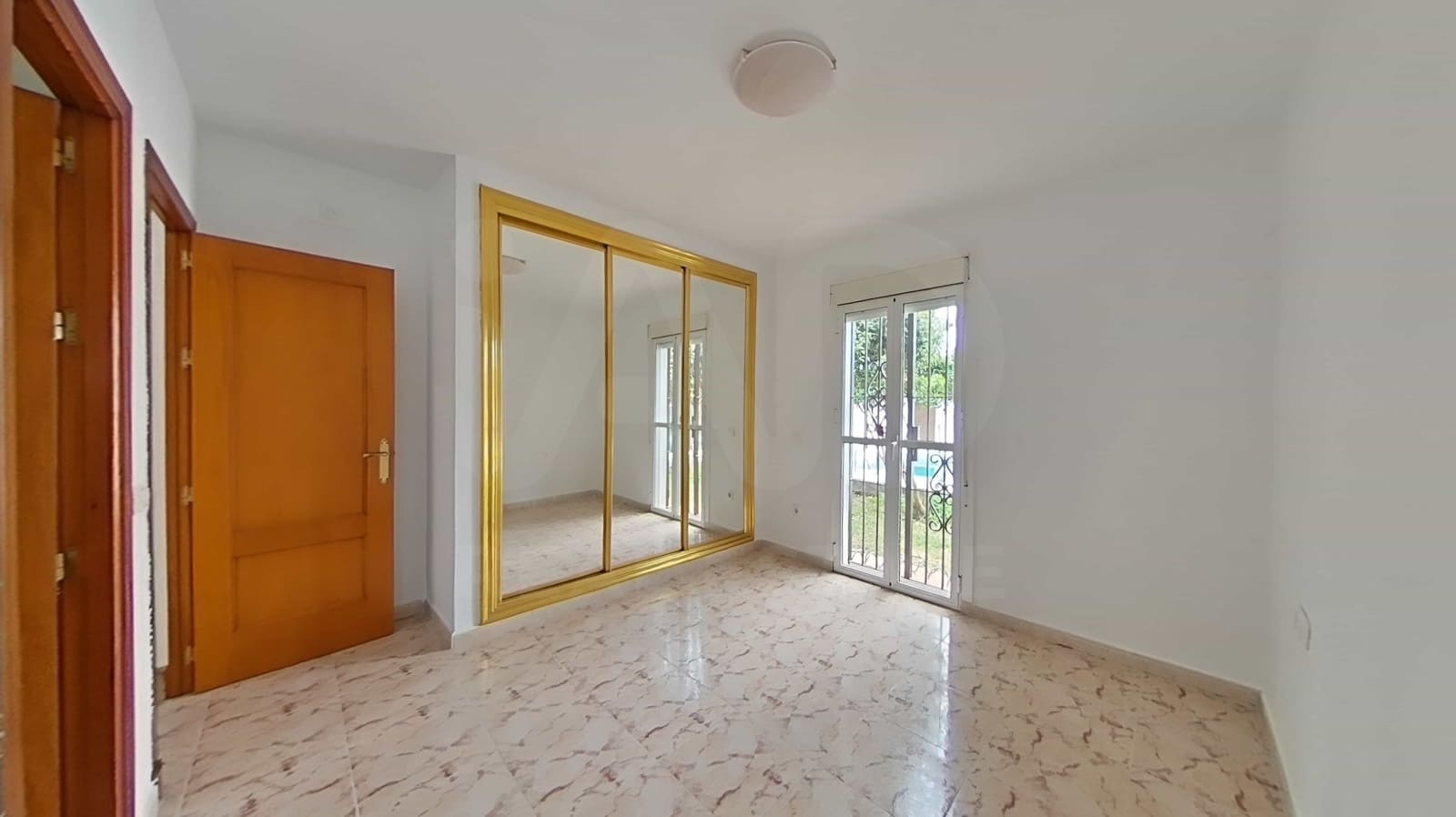 3 Zimmer Haus zu verkaufen in Cadiz Stadt mit Pool - 270.000 € (Ref: 9990109)