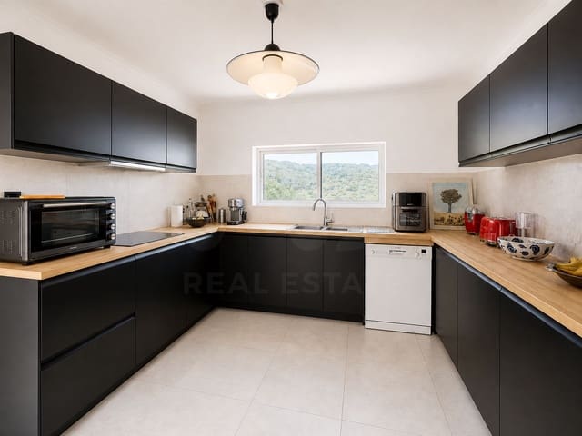 6 soveværelse Byhus til salg i Vélez-Málaga med swimmingpool - € 725.000 (Ref: 9990111)