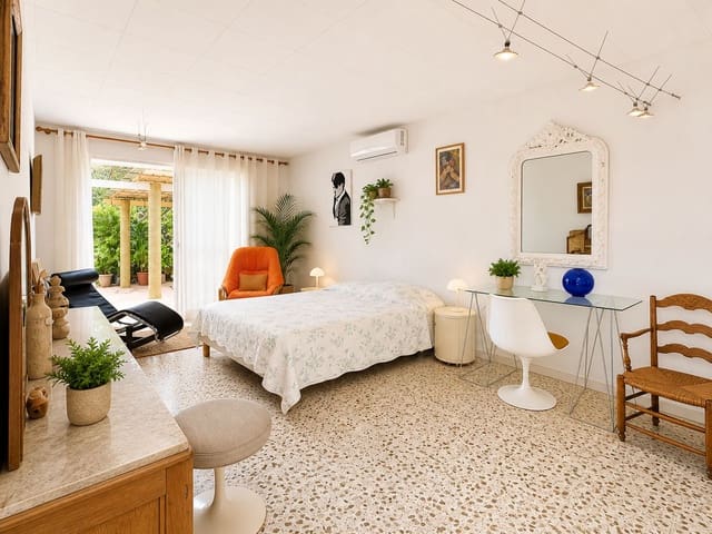 6 soveværelse Byhus til salg i Vélez-Málaga med swimmingpool - € 725.000 (Ref: 9990111)
