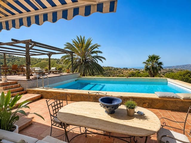 6 soveværelse Byhus til salg i Vélez-Málaga med swimmingpool - € 725.000 (Ref: 9990111)