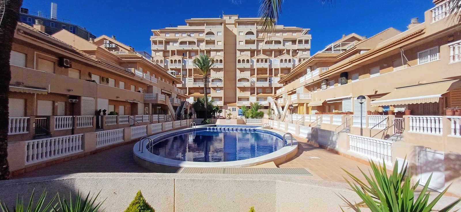 3 soveværelse Lejlighed til salg i La Manga del Mar Menor med swimmingpool garage - € 330.000 (Ref: 9990115)
