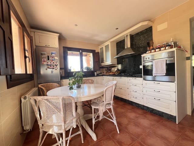 3 slaapkamer Villa te koop in Cáceres stad met garage - € 430.000 (Ref: 9990117)