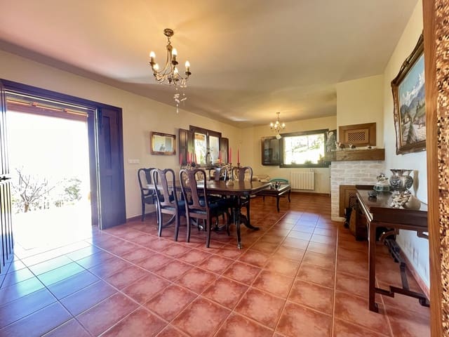 3 slaapkamer Villa te koop in Cáceres stad met garage - € 430.000 (Ref: 9990117)