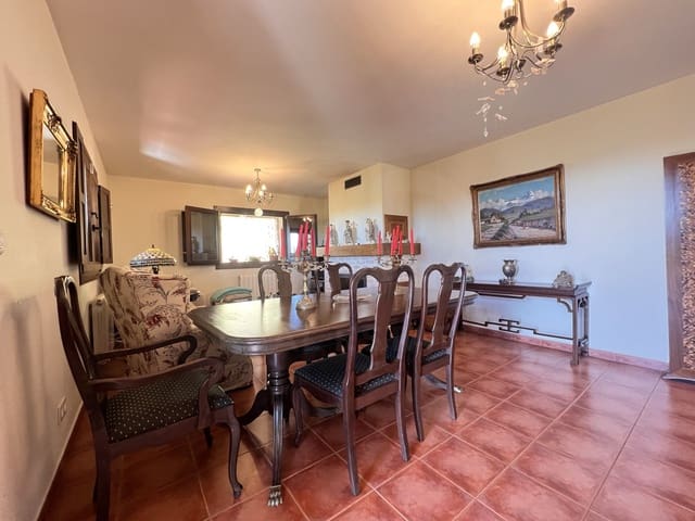 3 slaapkamer Villa te koop in Cáceres stad met garage - € 430.000 (Ref: 9990117)