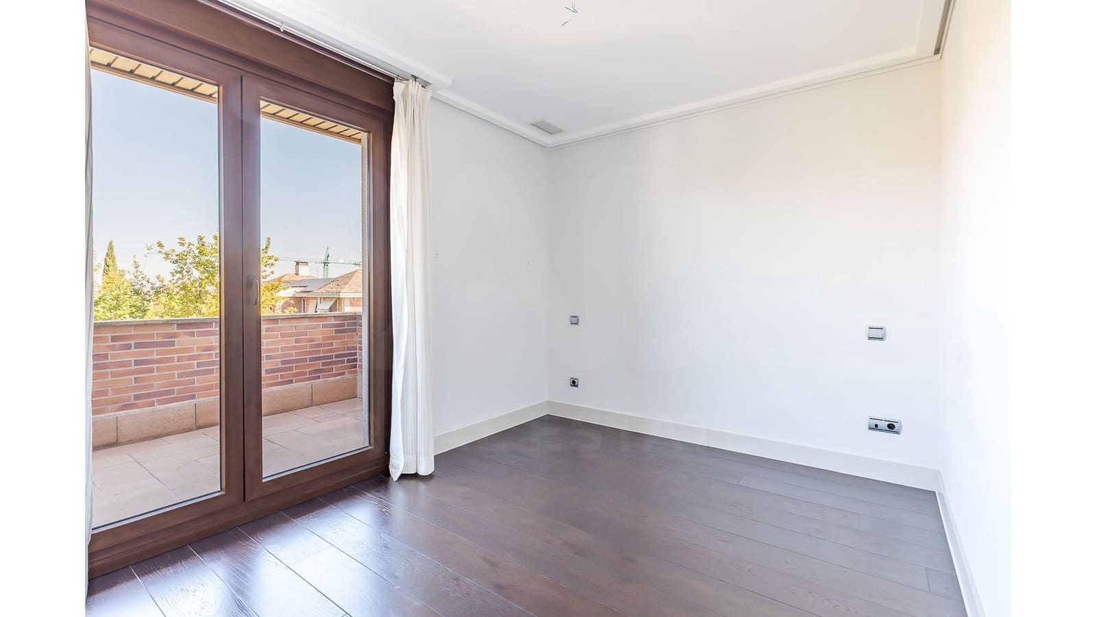 5 quarto Moradia para arrendar em Madrid cidade com piscina garagem - 6 000 € (Ref: 9990121)