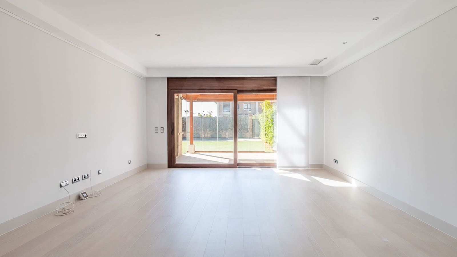 5 quarto Moradia para arrendar em Madrid cidade com piscina garagem - 6 000 € (Ref: 9990121)