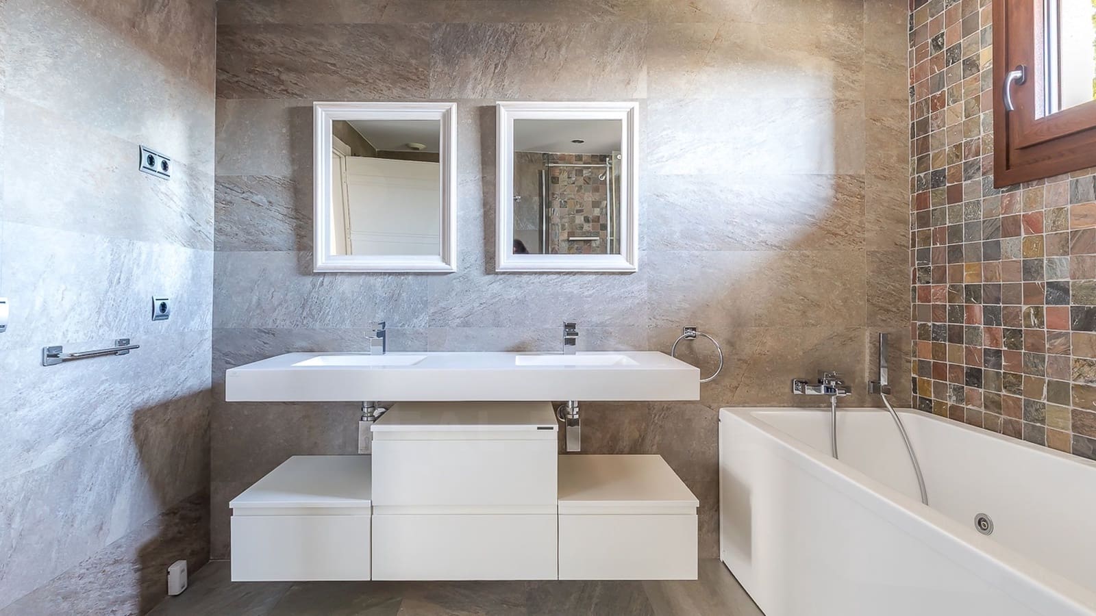 5 quarto Moradia para arrendar em Madrid cidade com piscina garagem - 6 000 € (Ref: 9990121)