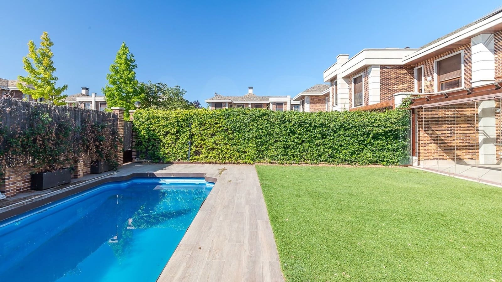 5 quarto Moradia para arrendar em Madrid cidade com piscina garagem - 6 000 € (Ref: 9990121)