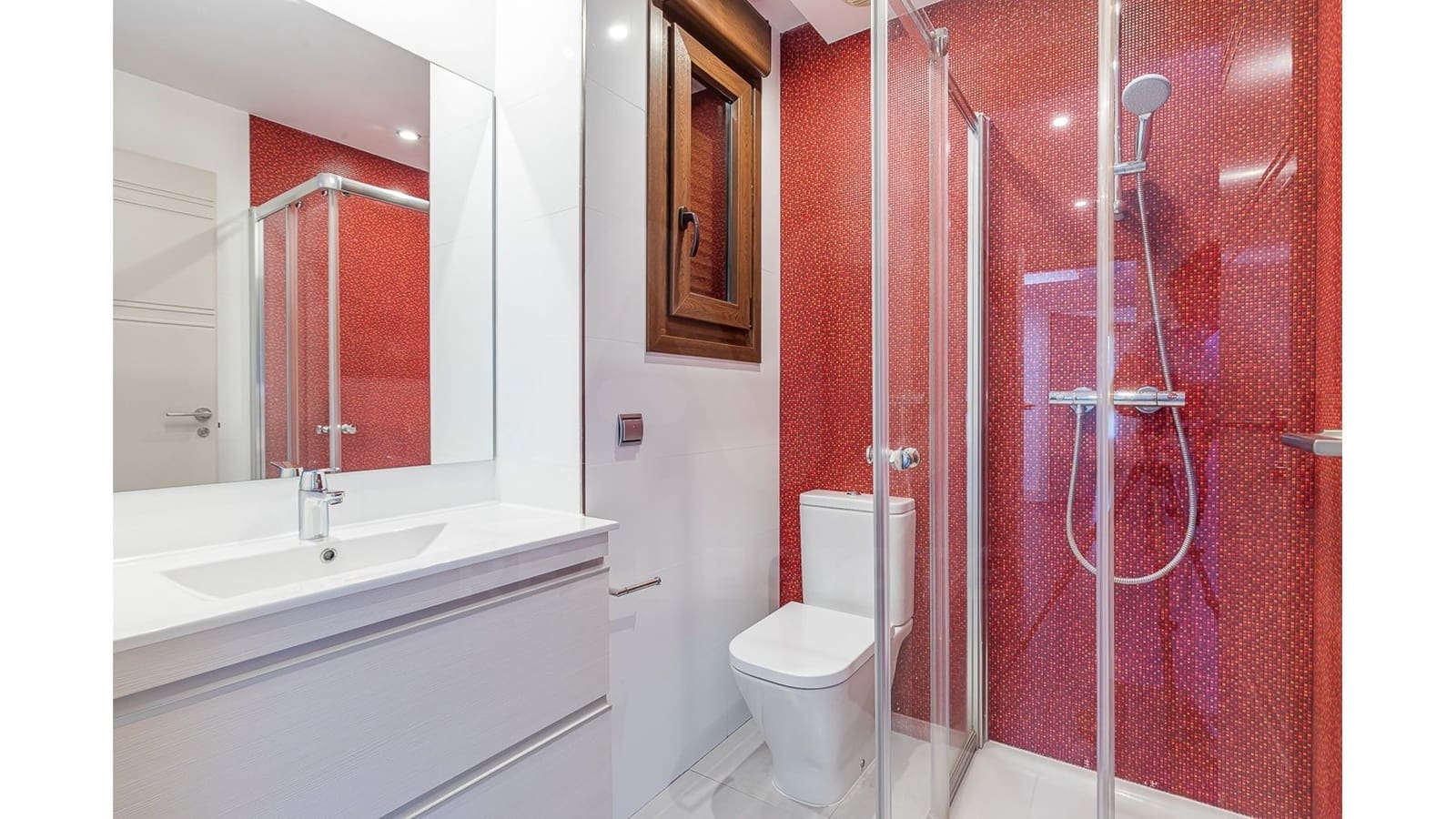 5 quarto Moradia para arrendar em Madrid cidade com piscina garagem - 6 000 € (Ref: 9990121)
