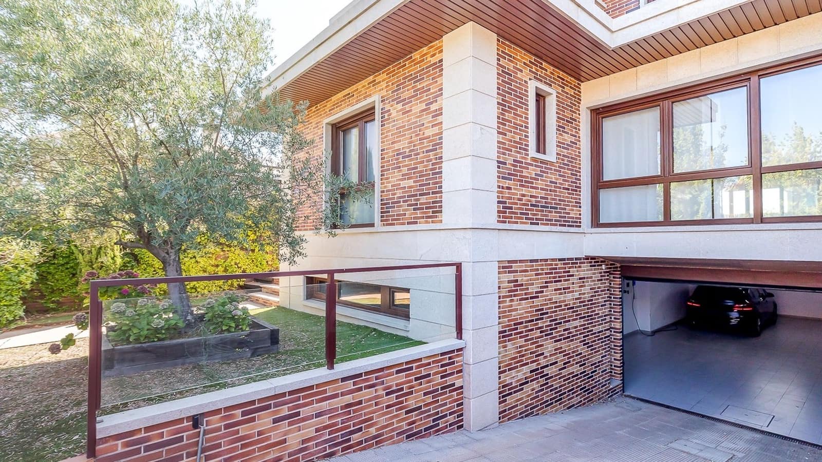 5 quarto Moradia para arrendar em Madrid cidade com piscina garagem - 6 000 € (Ref: 9990121)