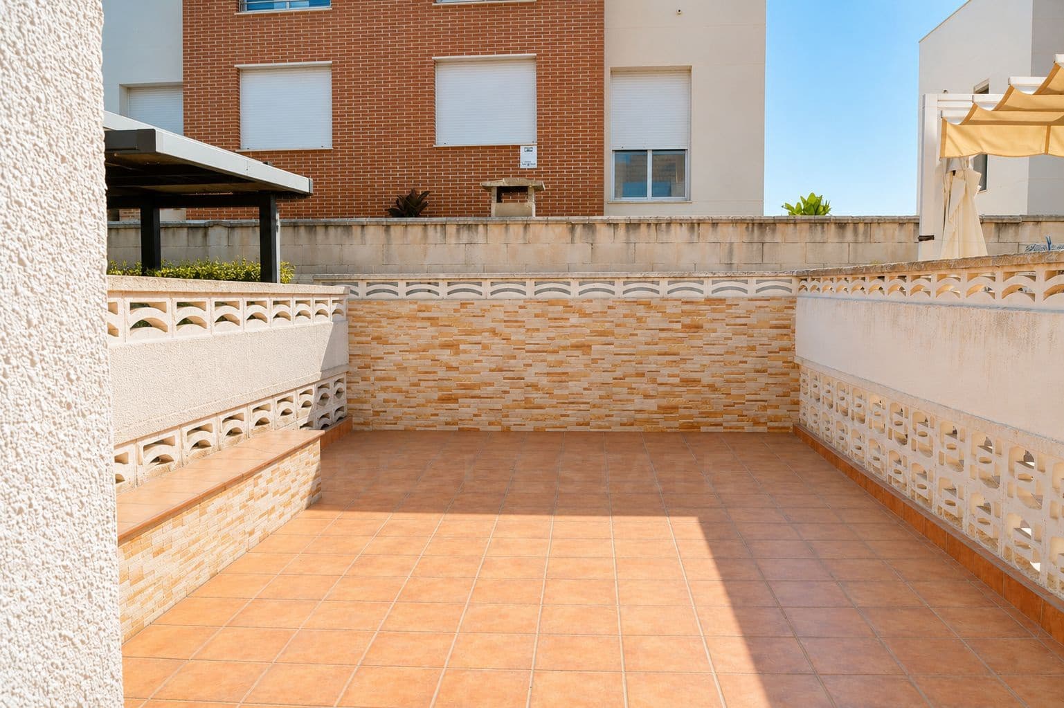4 slaapkamer Rijtjeshuis te koop in Benicassim met zwembad garage - € 359.000 (Ref: 9990748)