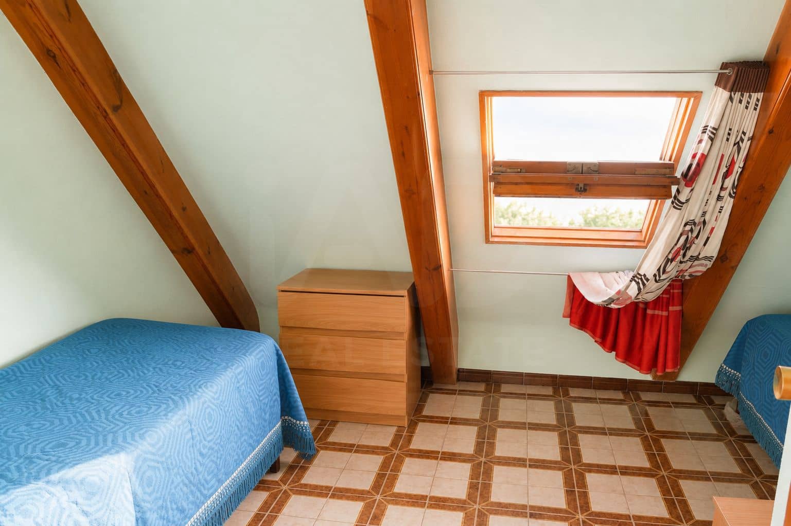 4 slaapkamer Rijtjeshuis te koop in Benicassim met zwembad garage - € 359.000 (Ref: 9990748)