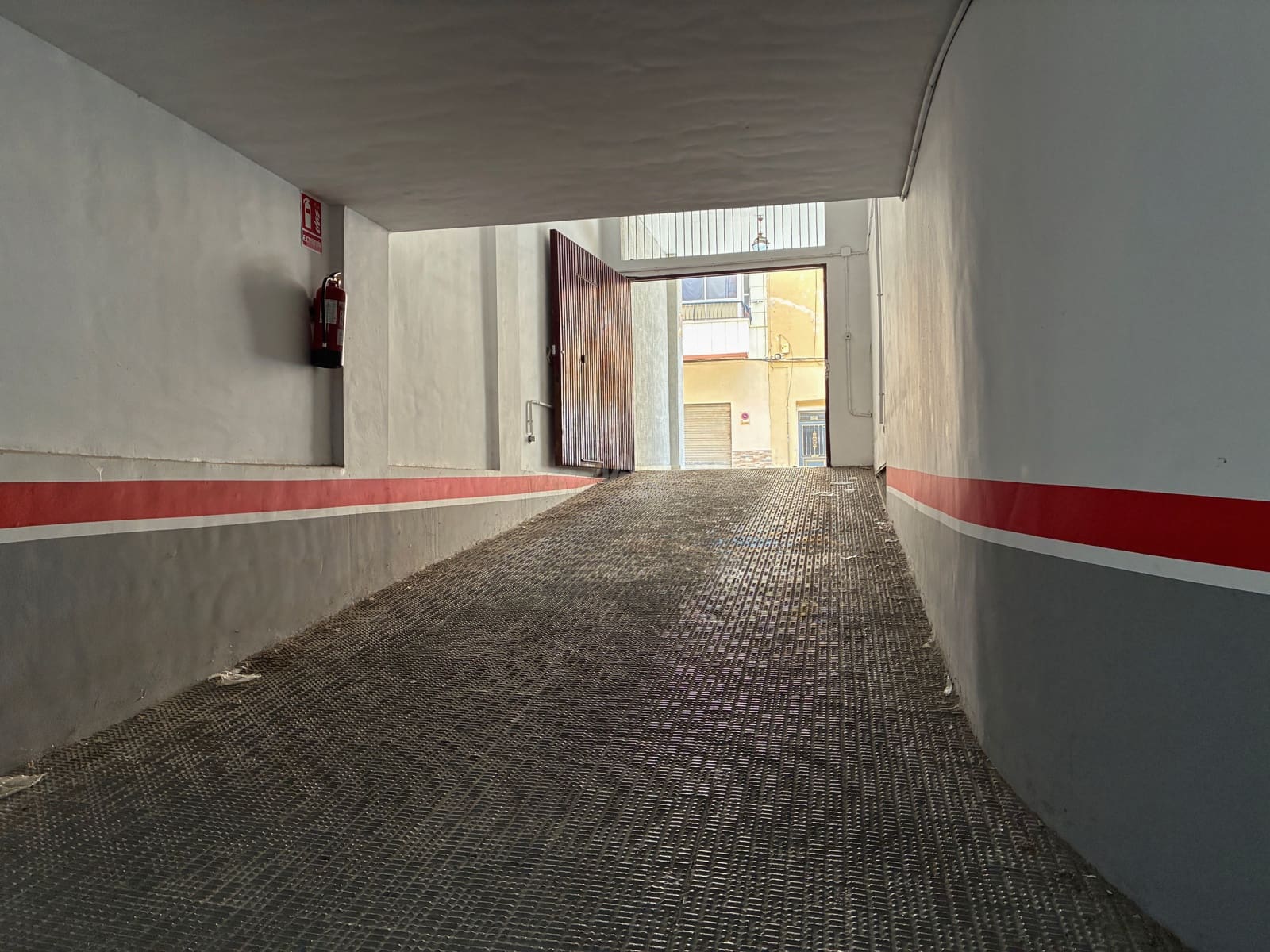 Garage til salg i Alicante by - € 15.000 (Ref: 9990946)