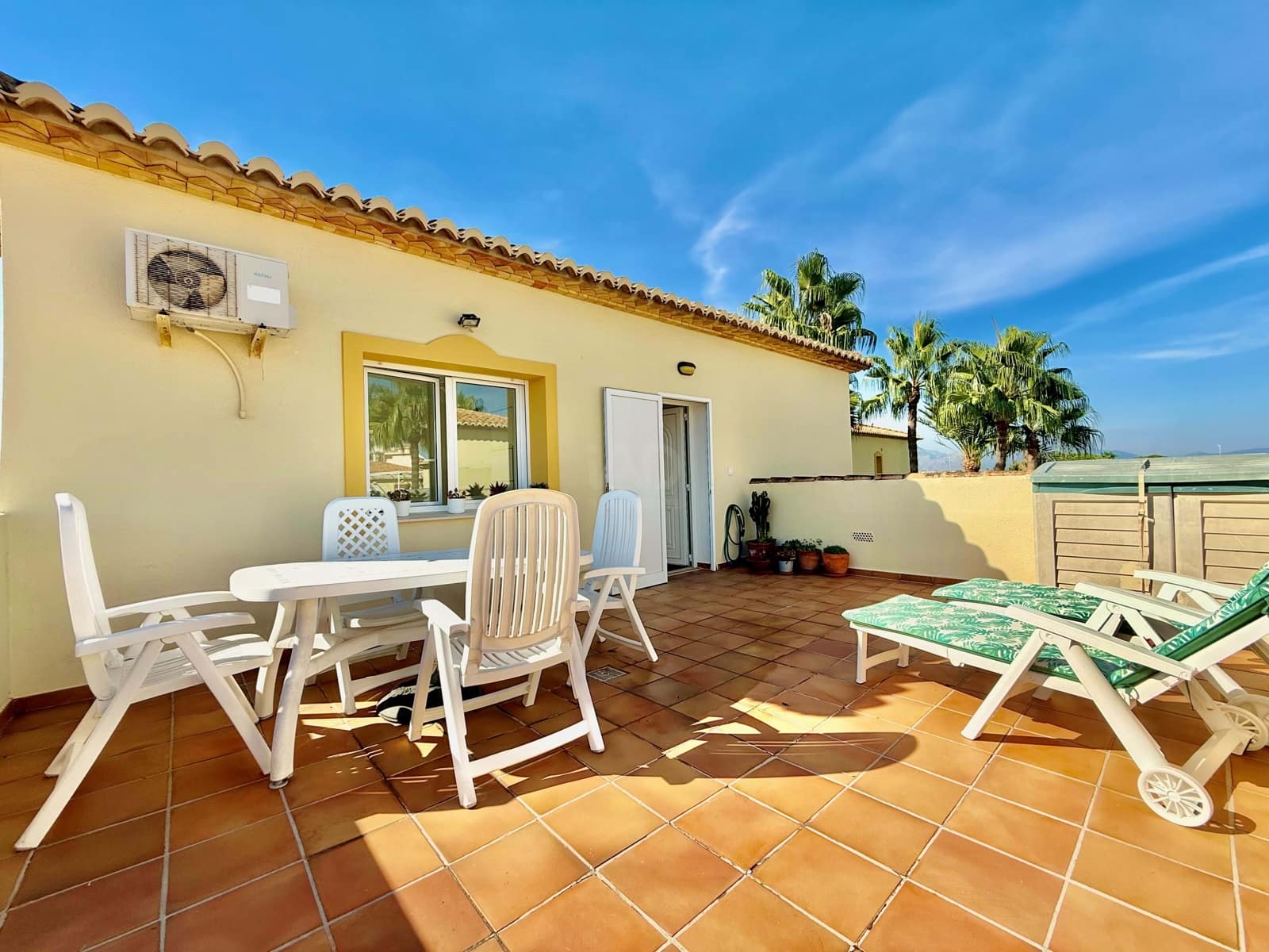 1 soveværelse Byhus til salg i Alicante by med swimmingpool - € 180.000 (Ref: 9990947)