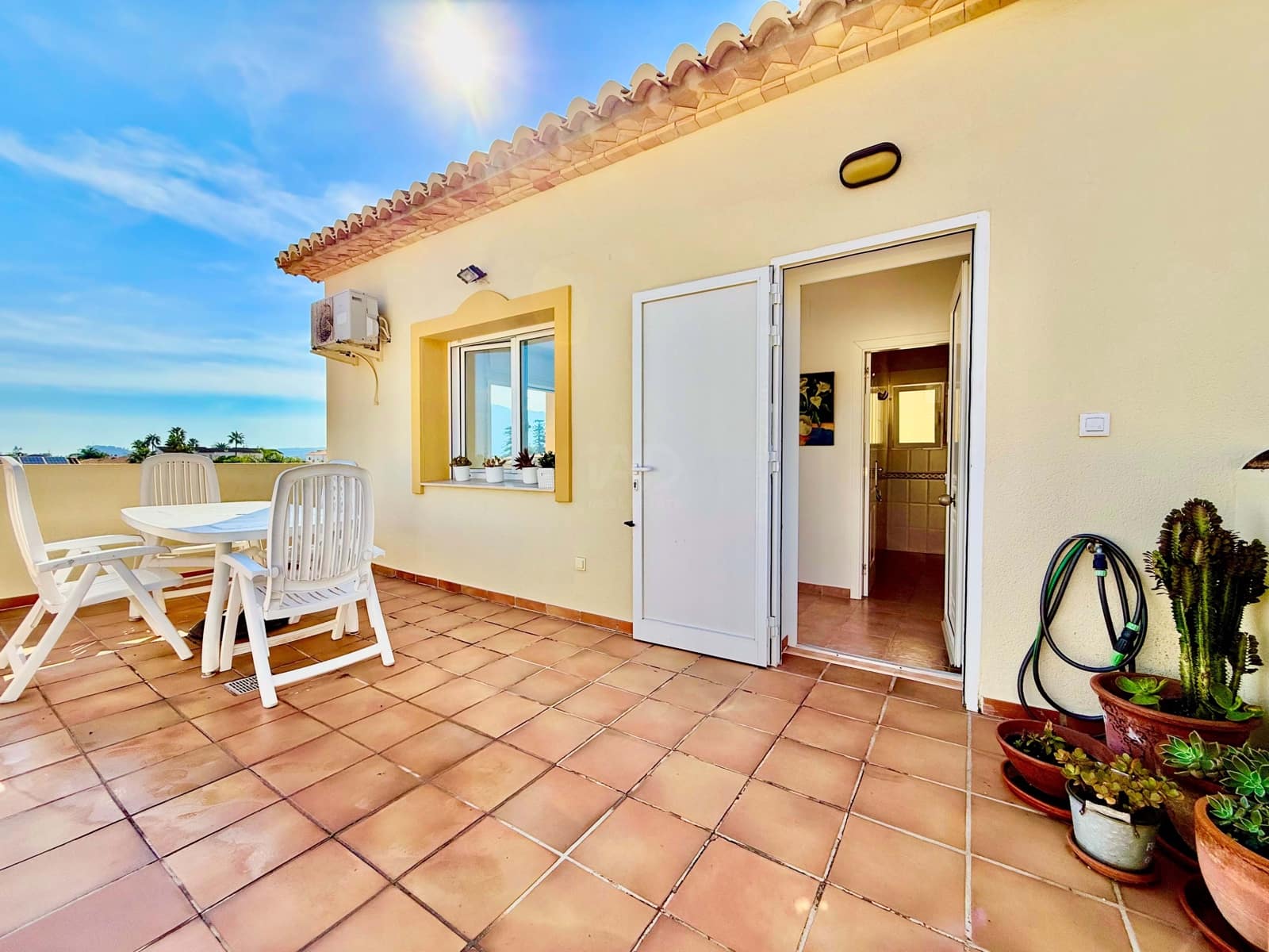 1 soveværelse Byhus til salg i Alicante by med swimmingpool - € 180.000 (Ref: 9990947)