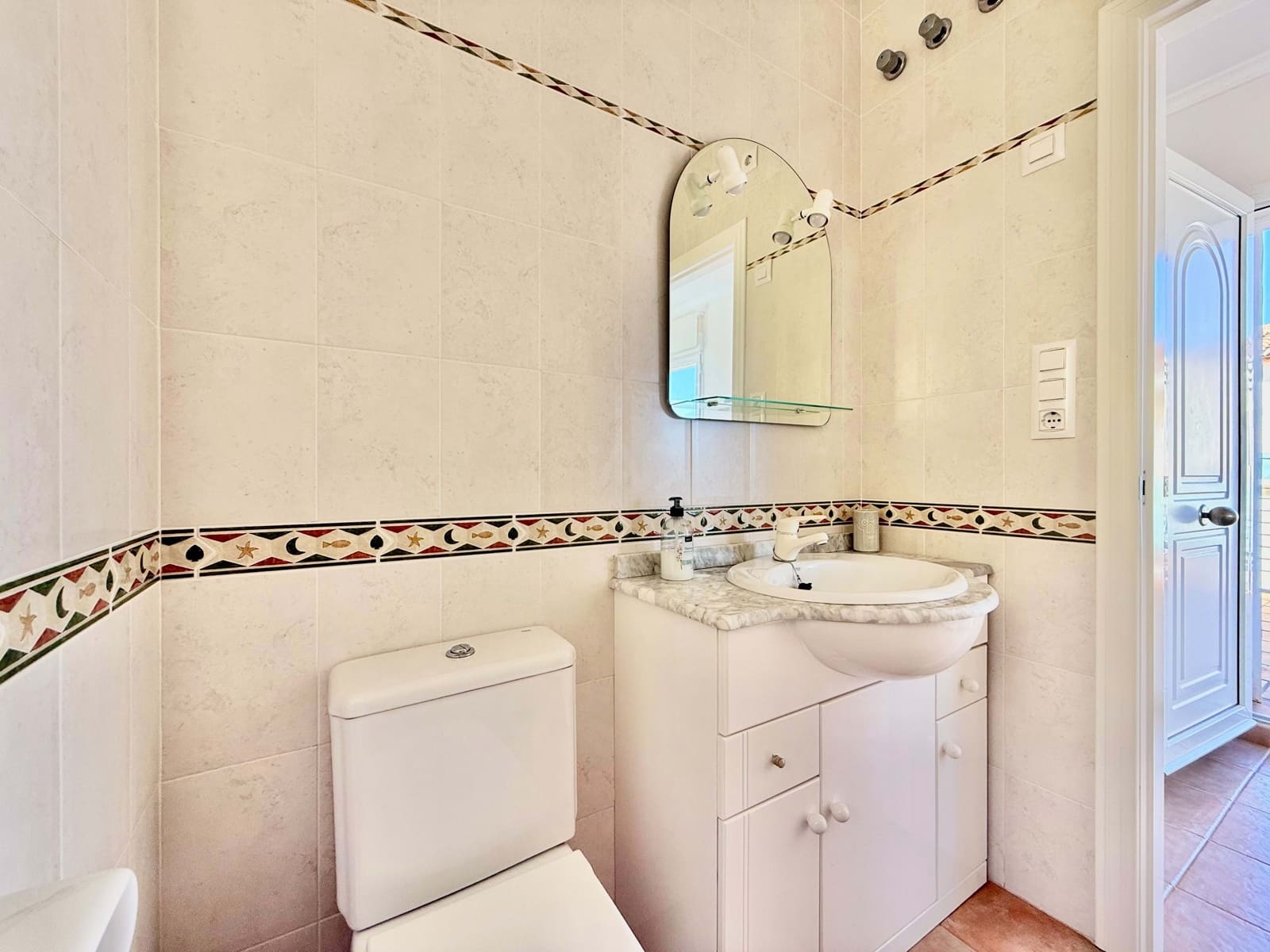 1 soveværelse Byhus til salg i Alicante by med swimmingpool - € 180.000 (Ref: 9990947)