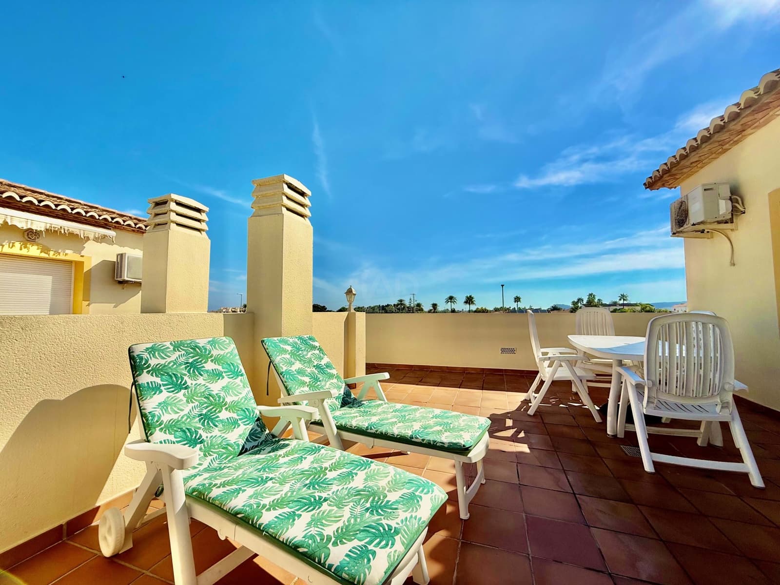 1 soveværelse Byhus til salg i Alicante by med swimmingpool - € 180.000 (Ref: 9990947)