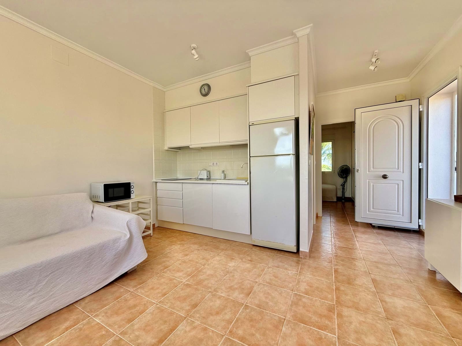 1 soveværelse Byhus til salg i Alicante by med swimmingpool - € 180.000 (Ref: 9990947)