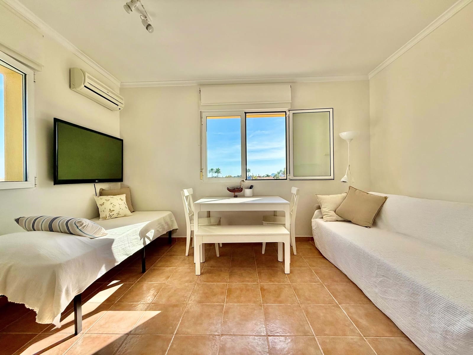 1 soveværelse Byhus til salg i Alicante by med swimmingpool - € 180.000 (Ref: 9990947)