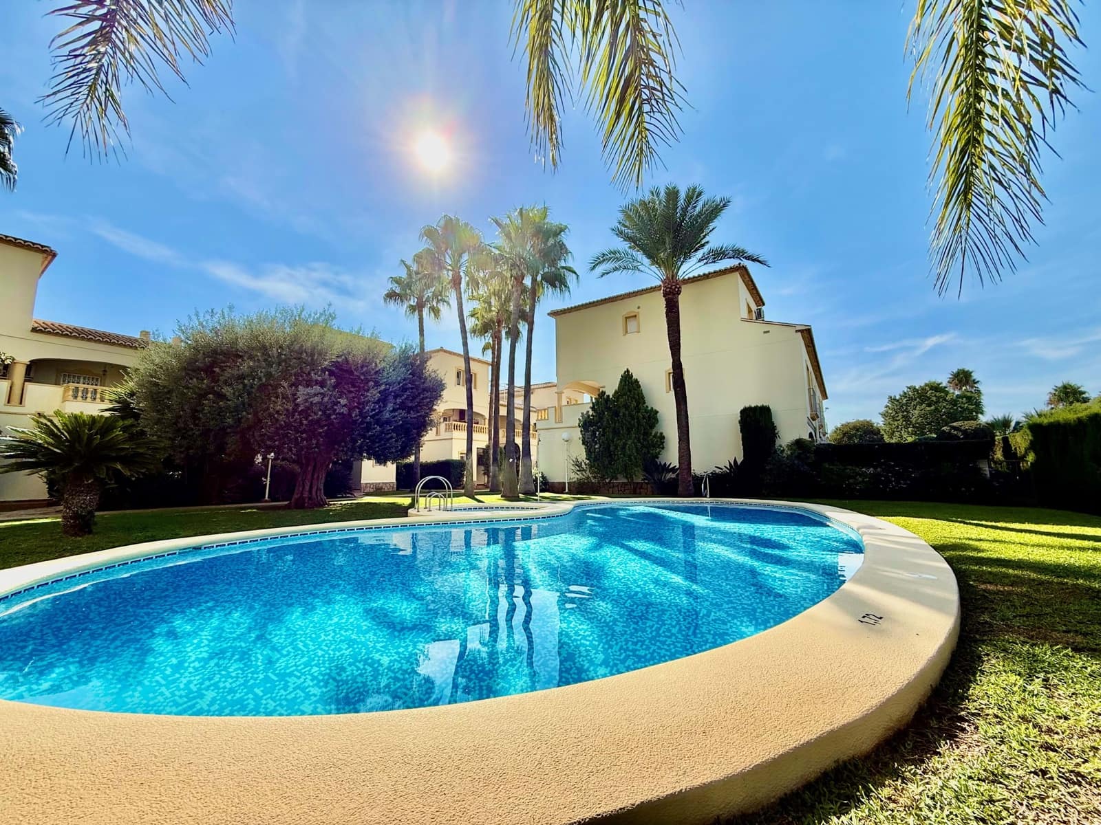 1 soveværelse Byhus til salg i Alicante by med swimmingpool - € 180.000 (Ref: 9990947)