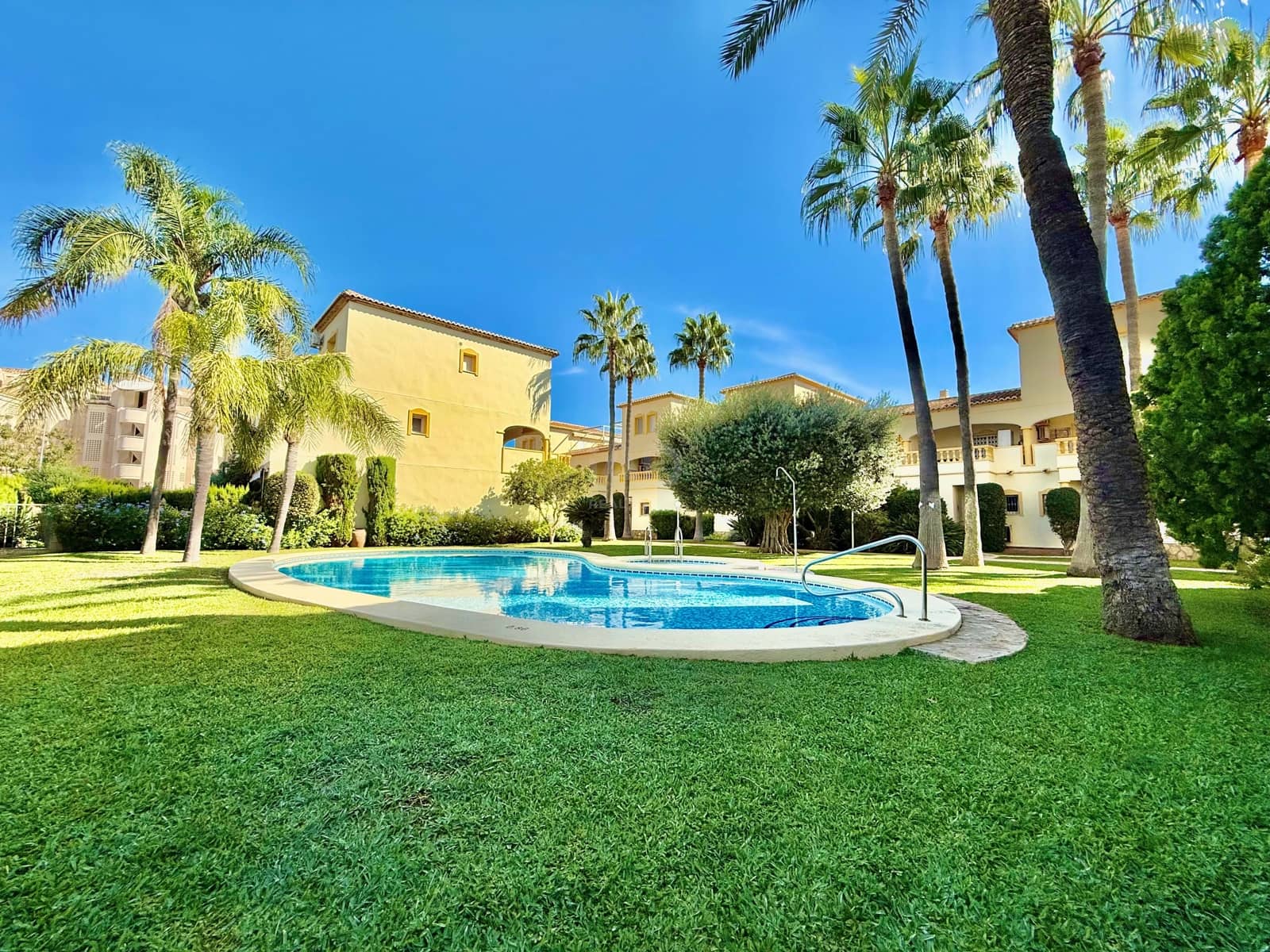 1 soveværelse Byhus til salg i Alicante by med swimmingpool - € 180.000 (Ref: 9990947)