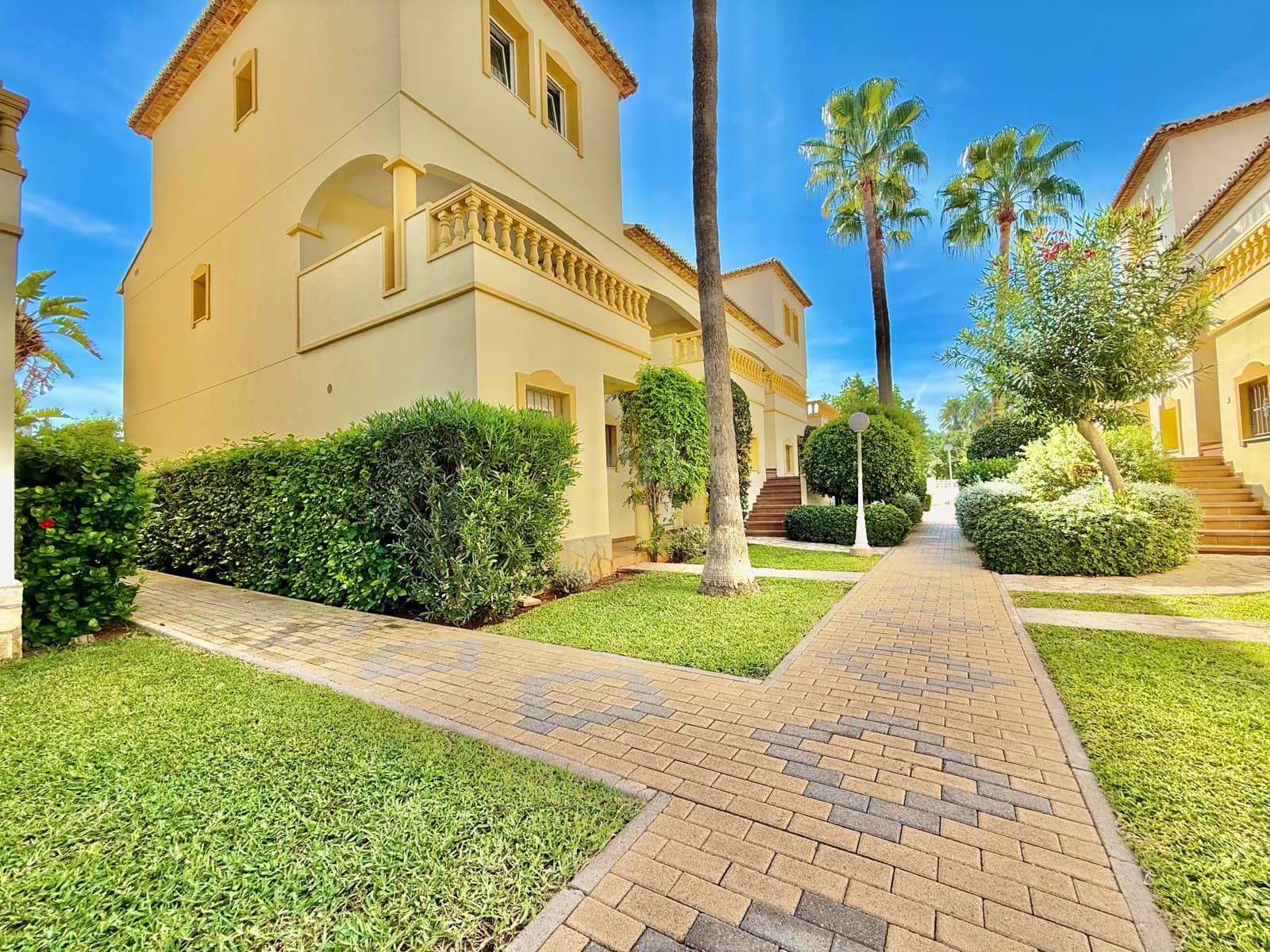 1 soveværelse Byhus til salg i Alicante by med swimmingpool - € 180.000 (Ref: 9990947)