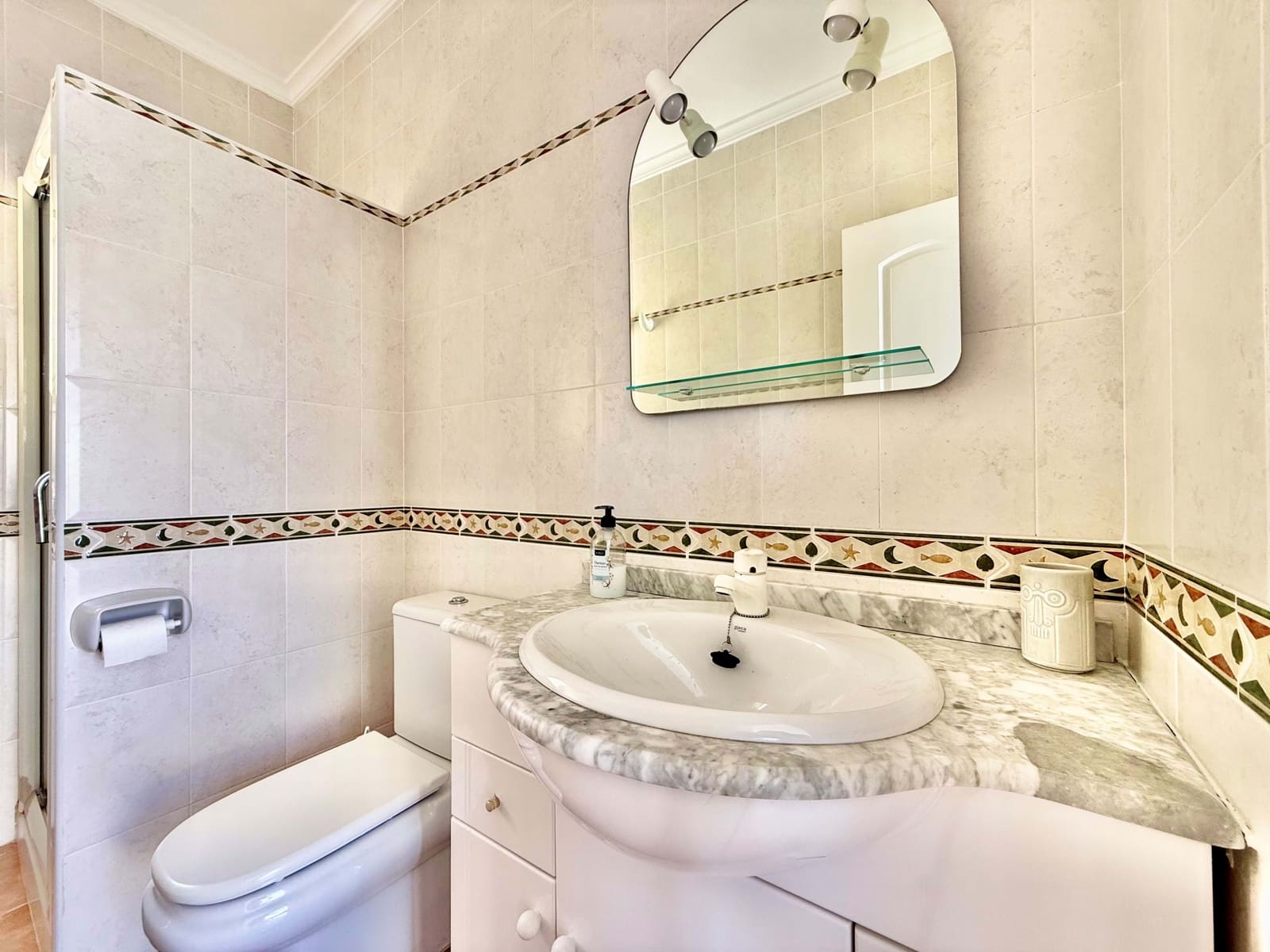 1 soveværelse Byhus til salg i Alicante by med swimmingpool - € 180.000 (Ref: 9990947)