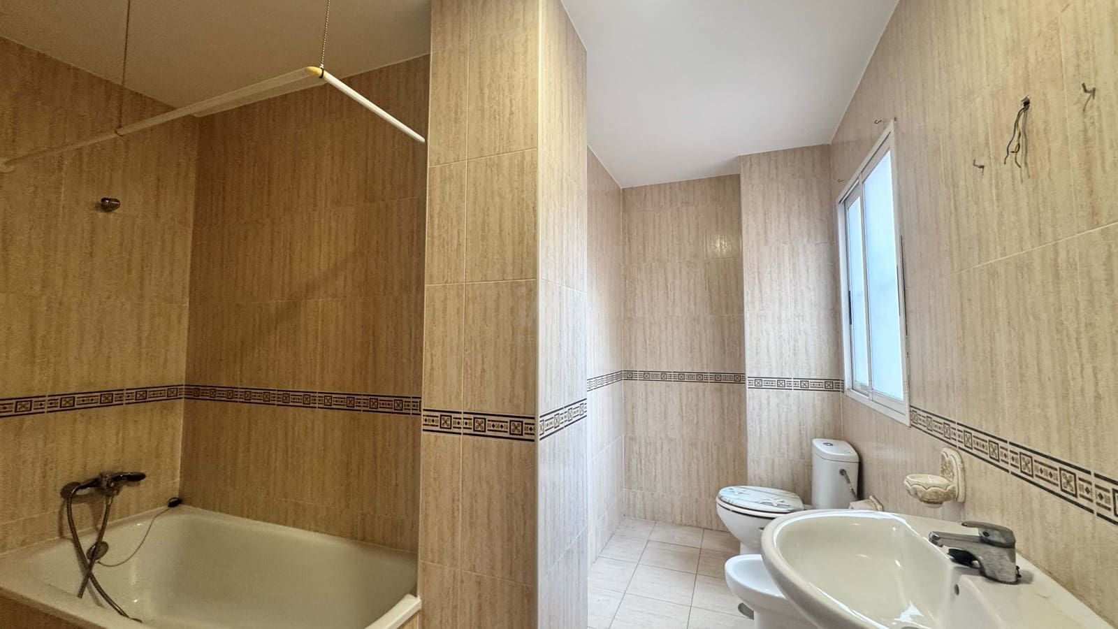 3 sovrum Lägenhet till salu i Alicante stad med pool - 218 000 € (Ref: 9990948)