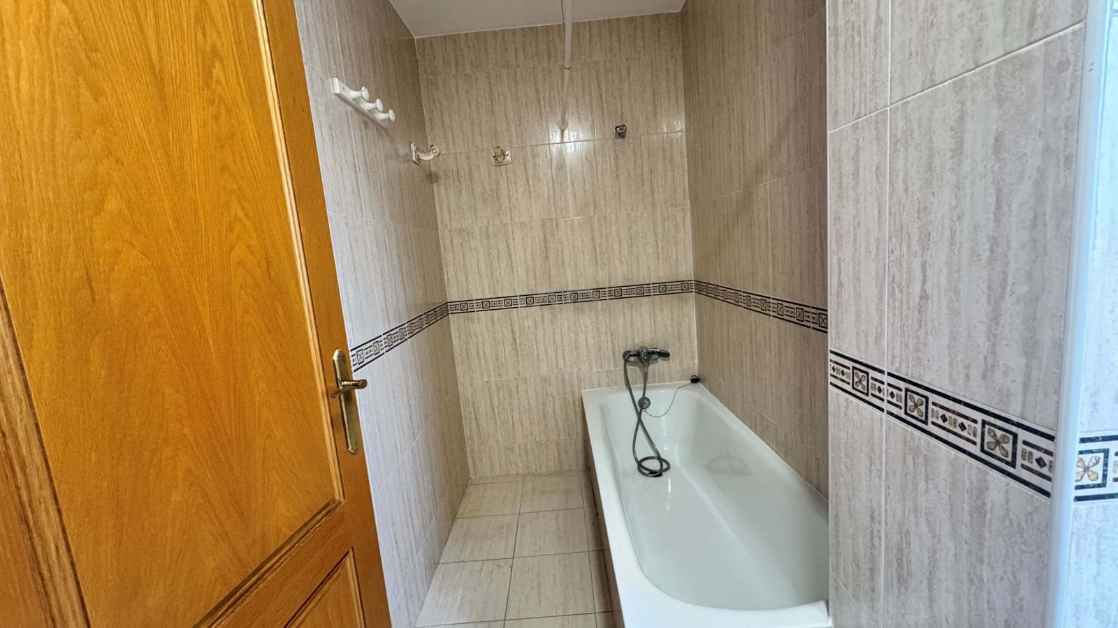 3 sovrum Lägenhet till salu i Alicante stad med pool - 218 000 € (Ref: 9990948)