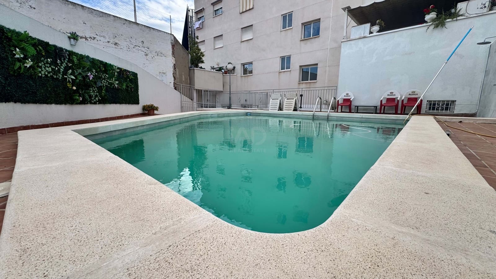 3 sovrum Lägenhet till salu i Alicante stad med pool - 218 000 € (Ref: 9990948)