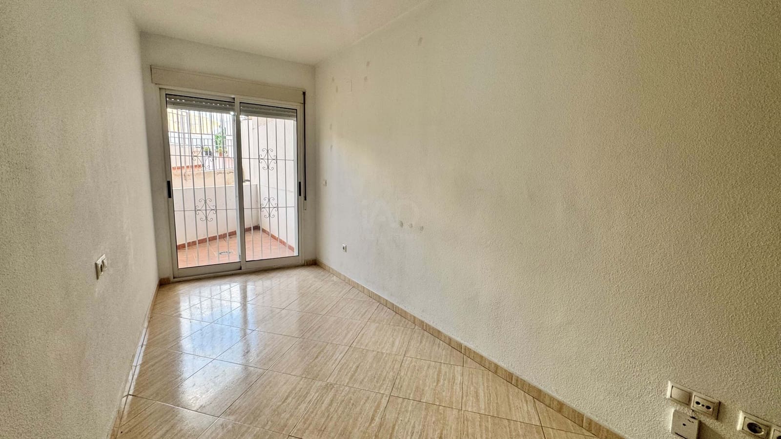 3 sovrum Lägenhet till salu i Alicante stad med pool - 218 000 € (Ref: 9990948)