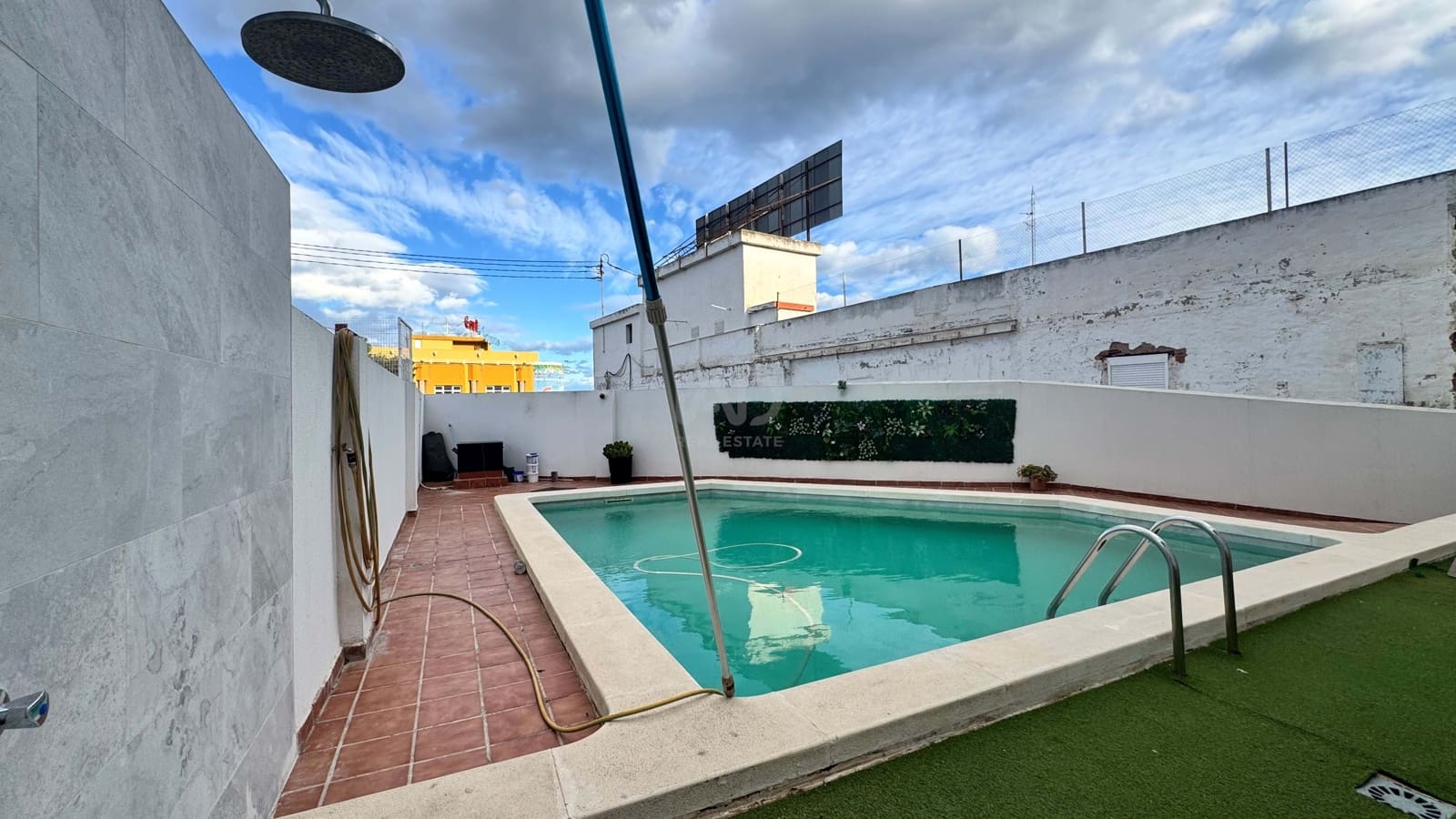 3 sovrum Lägenhet till salu i Alicante stad med pool - 218 000 € (Ref: 9990948)
