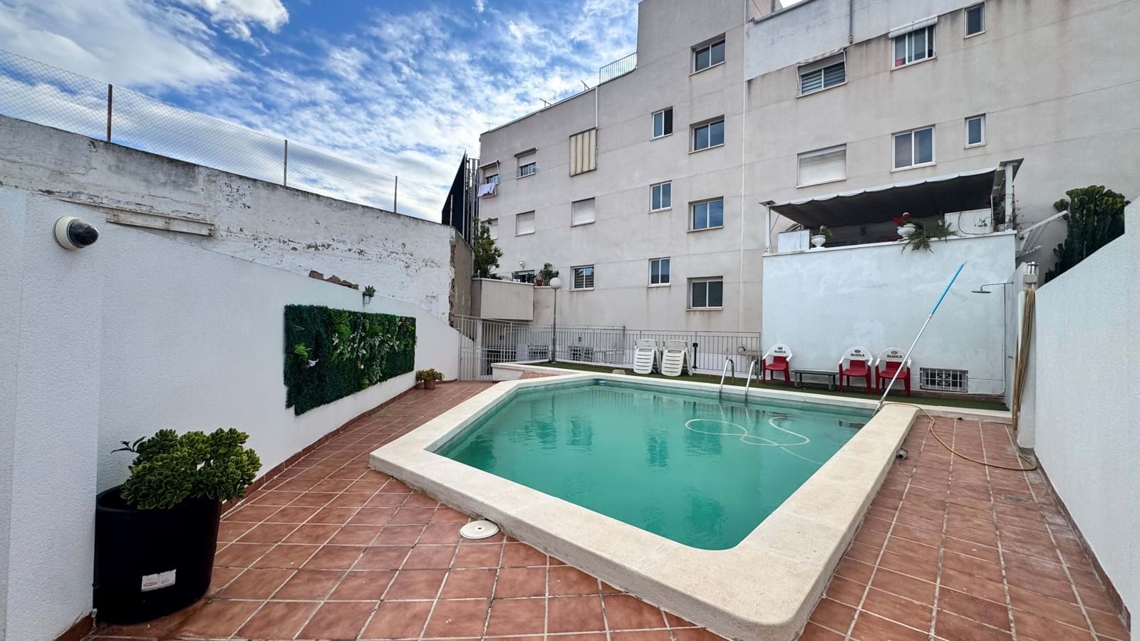 3 sovrum Lägenhet till salu i Alicante stad med pool - 218 000 € (Ref: 9990948)