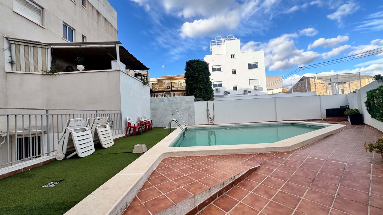 3 sovrum Lägenhet till salu i Alicante stad med pool - 218 000 € (Ref: 9990948)