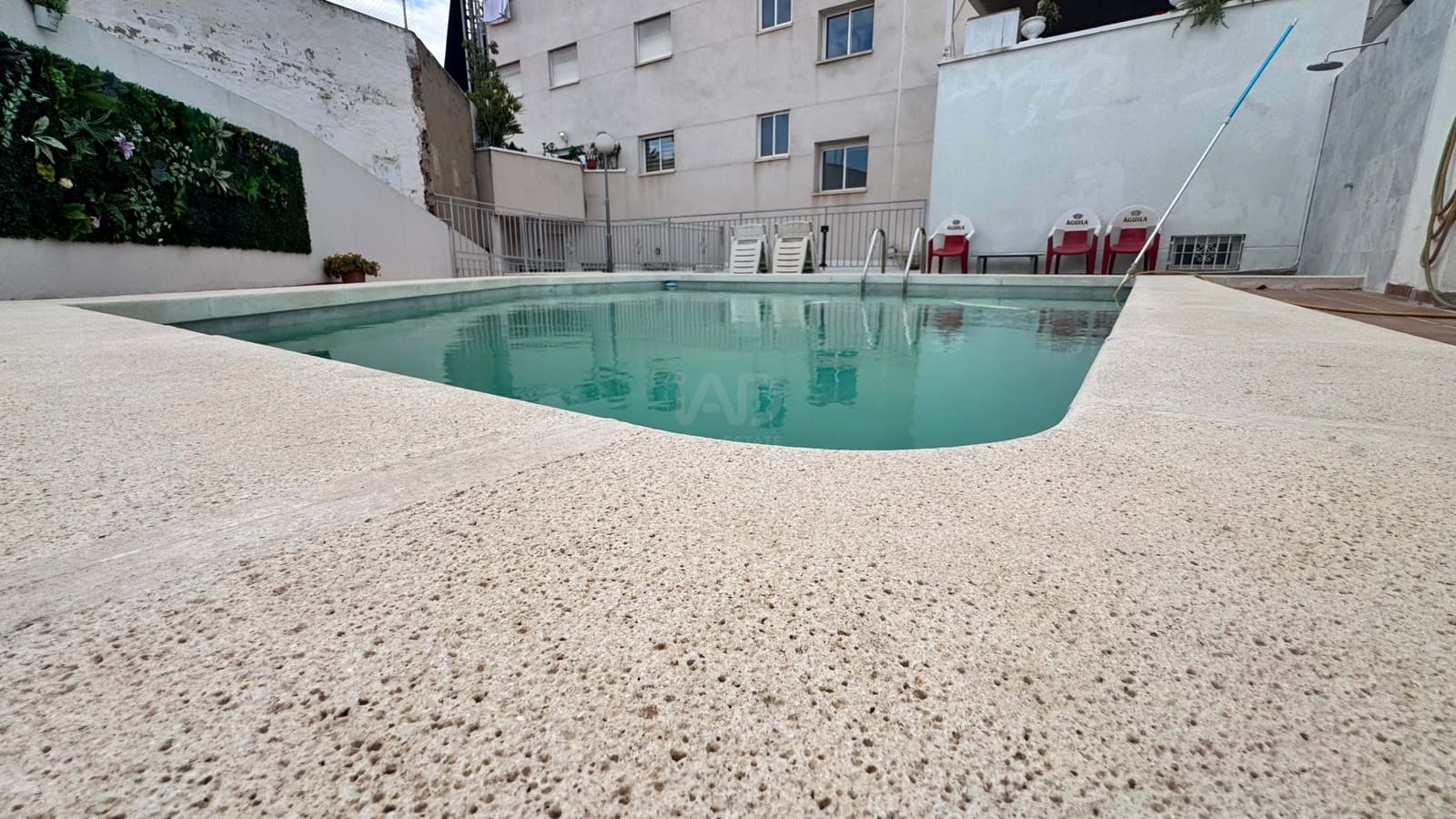 3 sovrum Lägenhet till salu i Alicante stad med pool - 218 000 € (Ref: 9990948)
