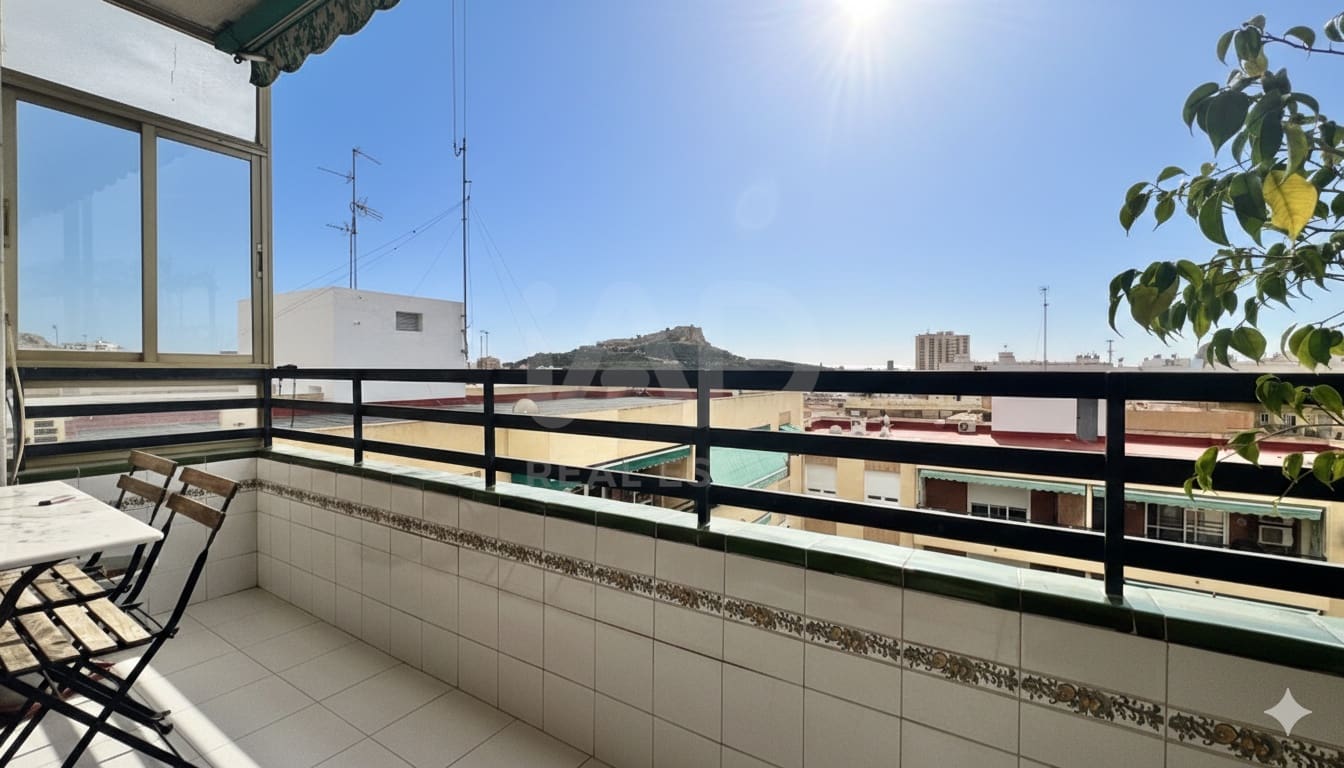 4 bedroom Penthouse for sale in Alicante / Alacant city with garage - € 223,000 (Ref: 9990949)