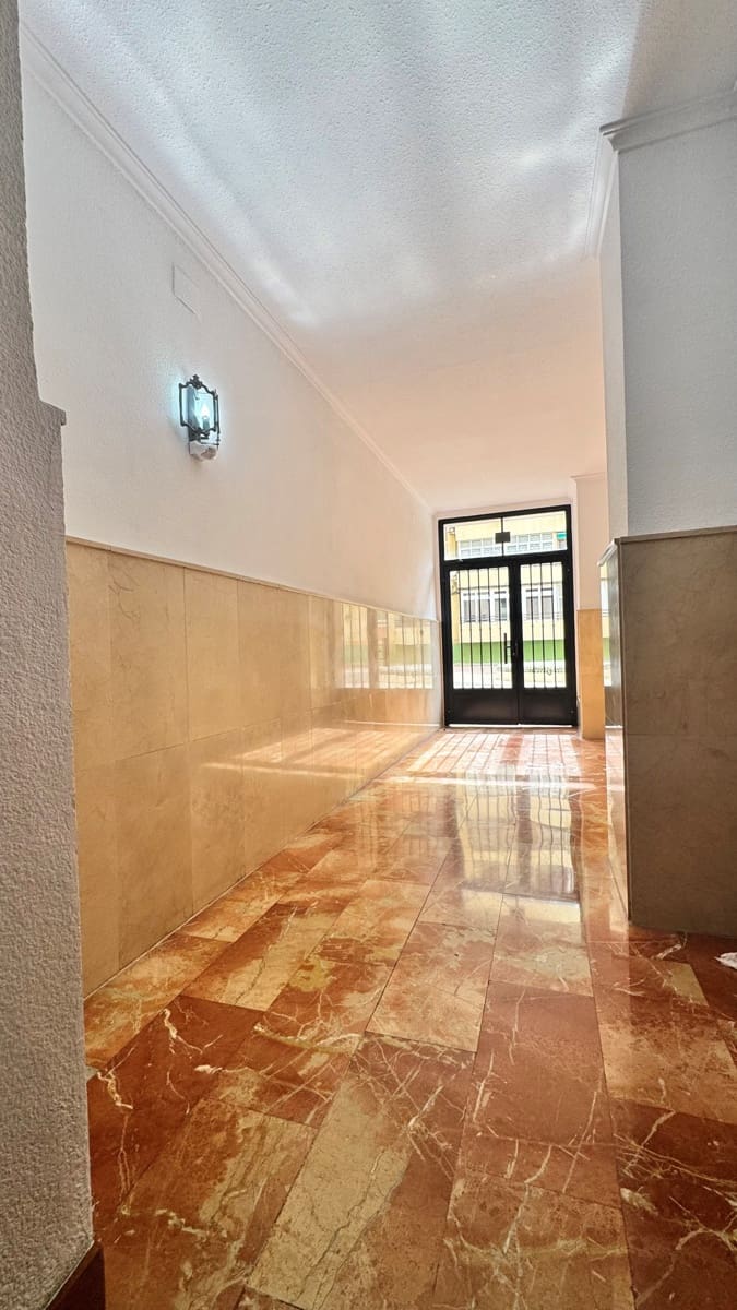 4 bedroom Penthouse for sale in Alicante / Alacant city with garage - € 223,000 (Ref: 9990949)