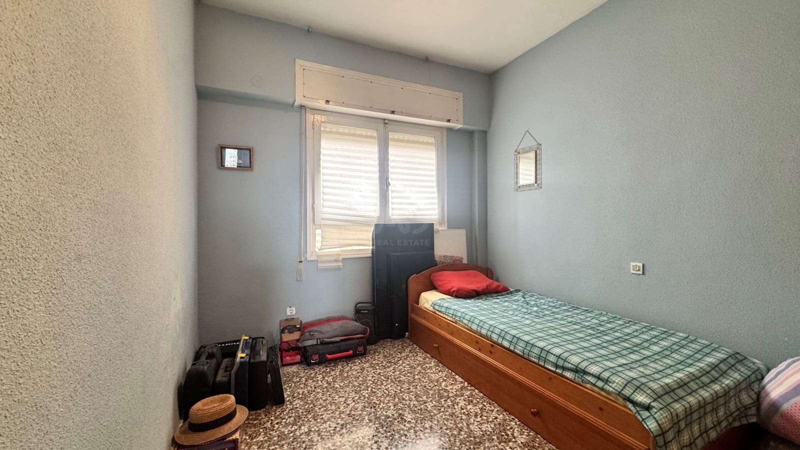 4 bedroom Penthouse for sale in Alicante / Alacant city with garage - € 223,000 (Ref: 9990949)