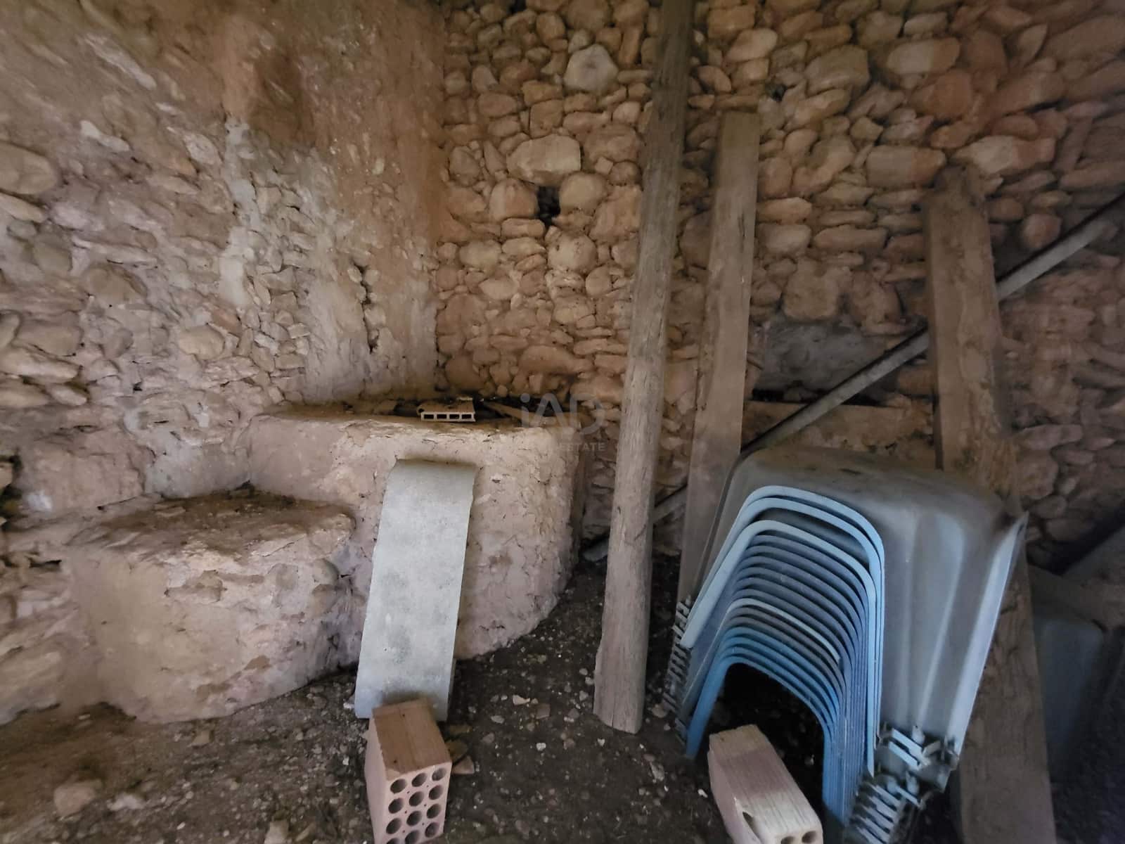 Rakentamaton maa myytävänä paikassa Santa Maria del Cami - 330 000 € (Ref: 9990950)