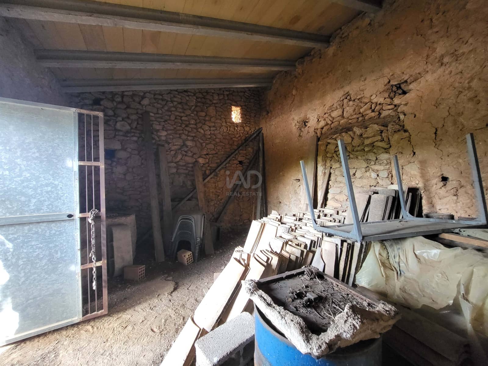 Rakentamaton maa myytävänä paikassa Santa Maria del Cami - 330 000 € (Ref: 9990950)