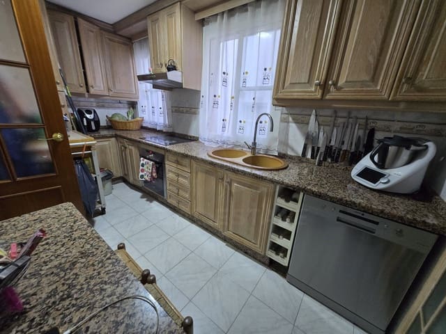 3 soveværelse Lejlighed til salg i San Pedro de Alcántara Pueblo, Marbella med garage - € 389.000 (Ref: 9990963)