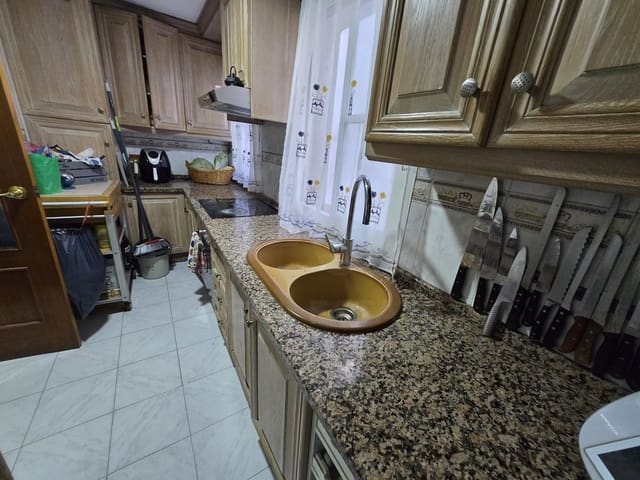 3 soveværelse Lejlighed til salg i San Pedro de Alcántara Pueblo, Marbella med garage - € 389.000 (Ref: 9990963)